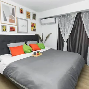 11 Steps' Lovely In The Center Apartment Tirana